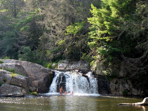 A family enjoys Linville Falls - courtesy Gustavo Diaz