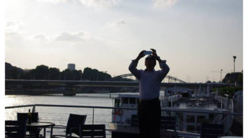 Brian Solis taking a selfie
