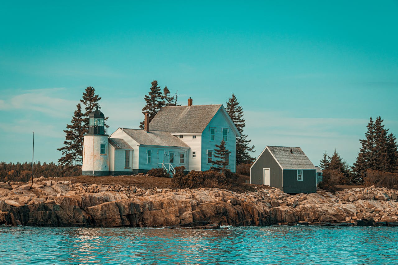 maine house on the water